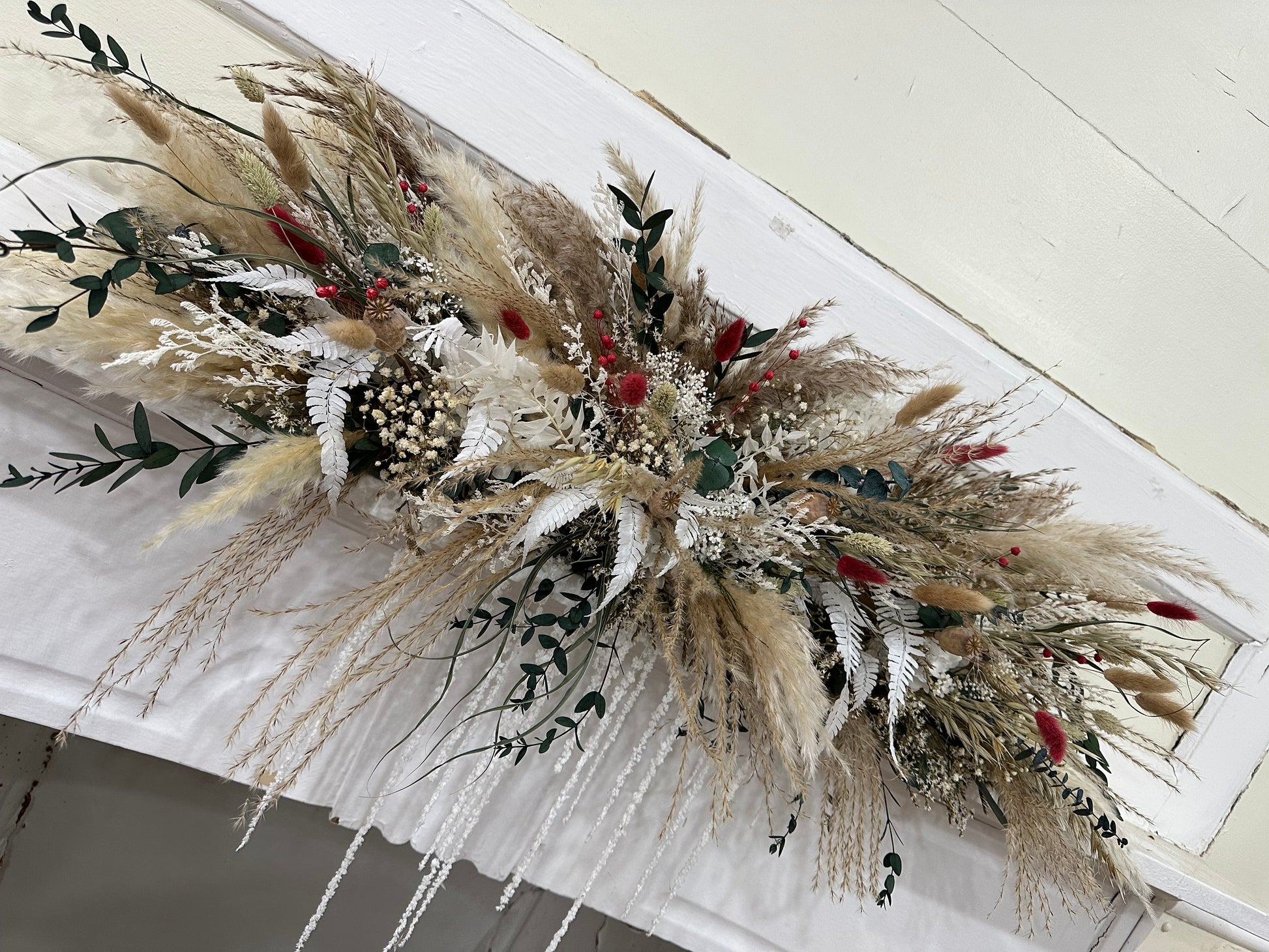 Dried flower garland, mantelpiece flowers 